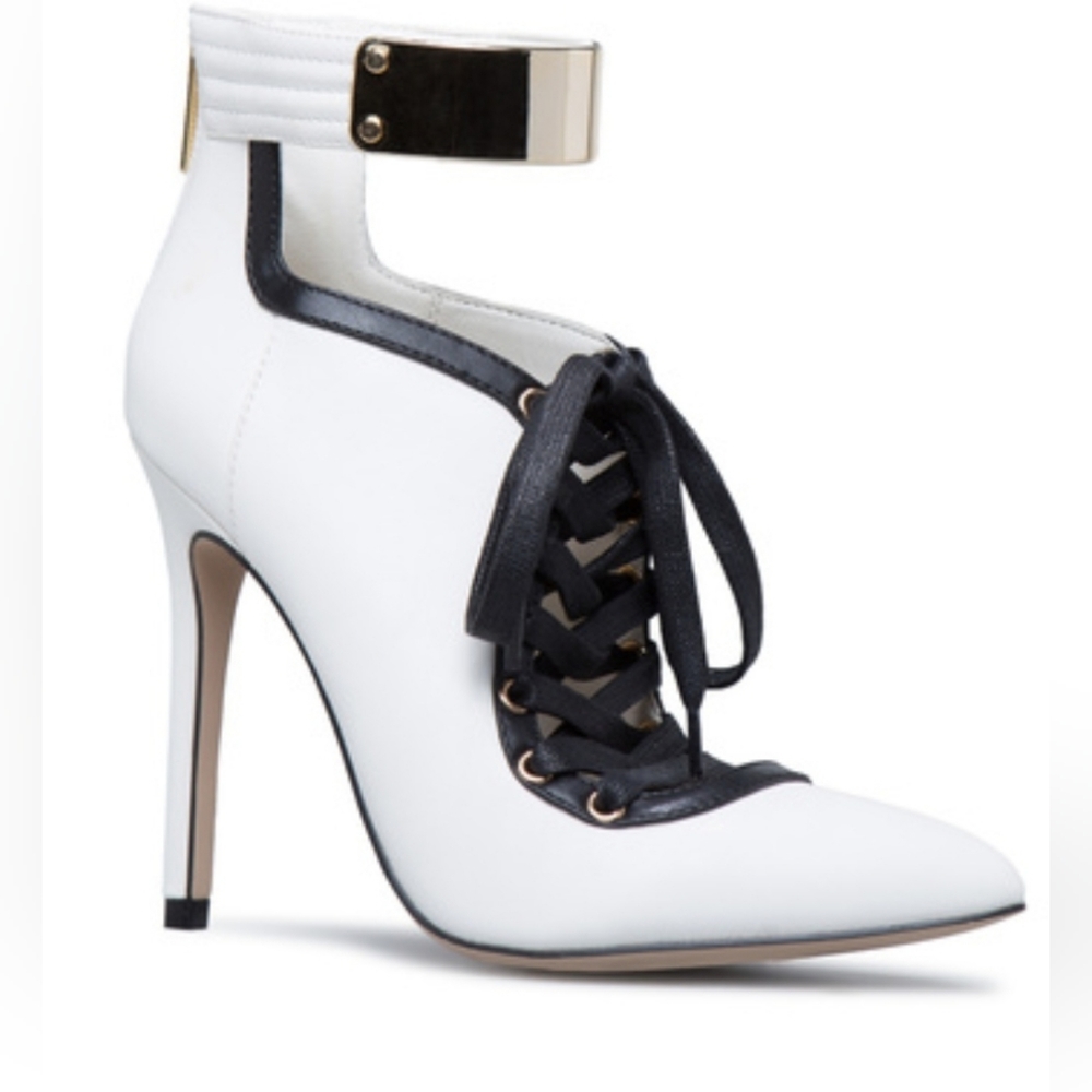 Heeled Pump with Gold Strap